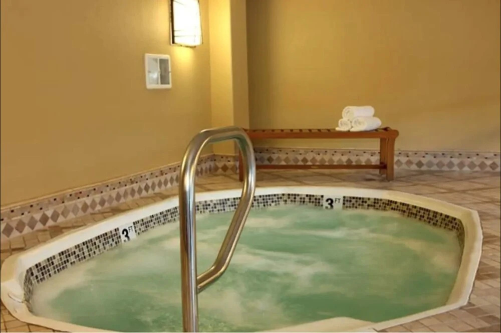 Stay Together Suites - Condominium Sleeps 14 with Iconic Vegas Views, Attached to The Cosmopolitan, NO RESORT FEES