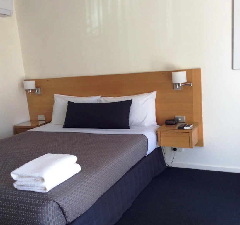 Hamilton Townhouse Motel
