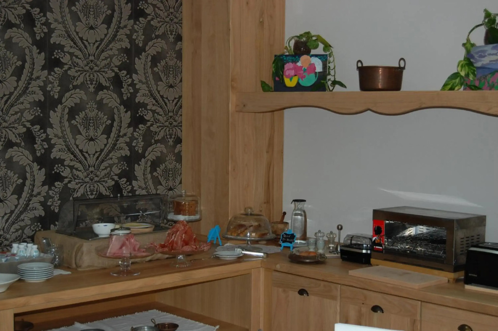 Giga Hotel