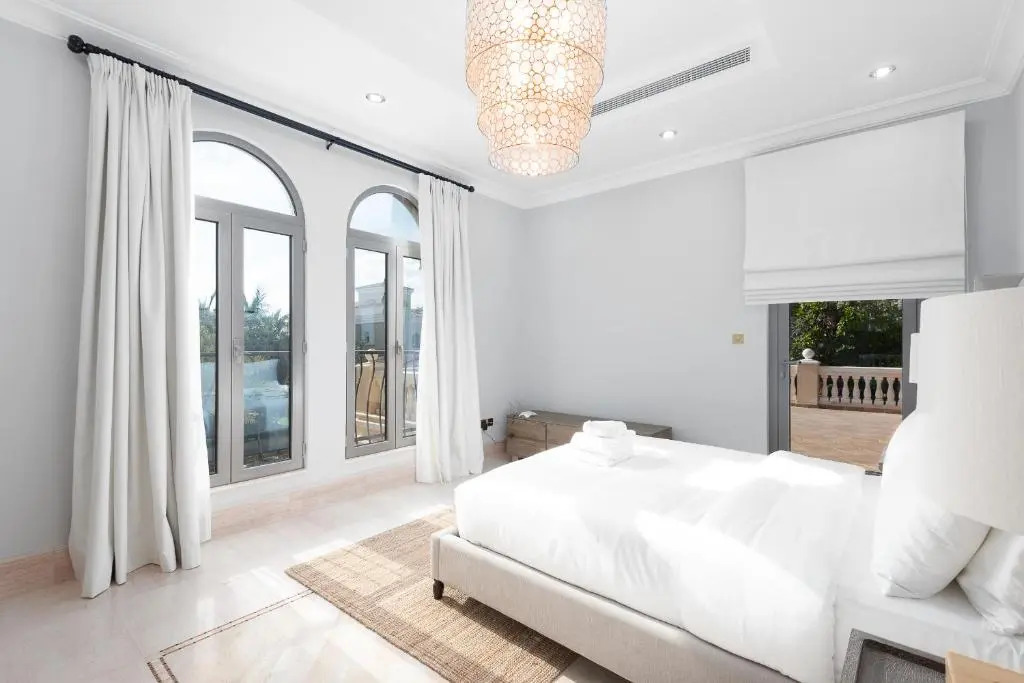 Maison Privee - Palm Jumeirah Beach Front XL Villa w/Prvt Pool