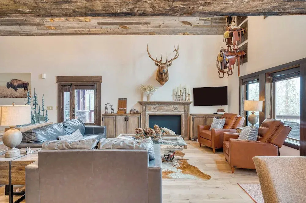 Winterhaven Estate by Avantstay Sleeps 19 Guests Mountain Compound w/ Views, Firepit, Hot Tub