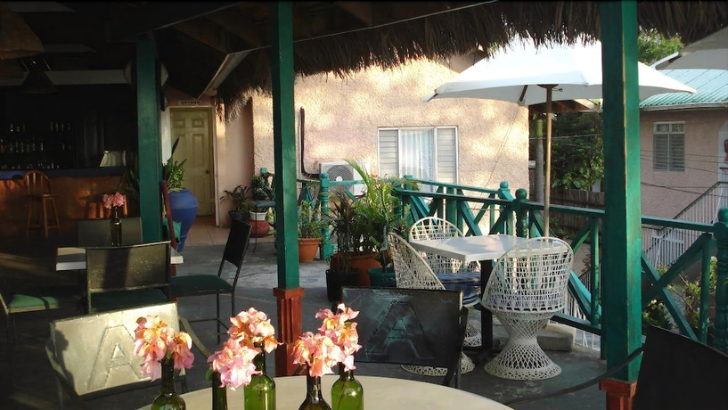Bar-B-Barn Beach Hotel