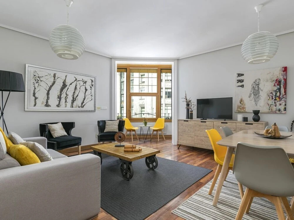 Gran Via 3 by Forever Rentals. 3 Bedroom Apartment With Wifi in Abando. Groups