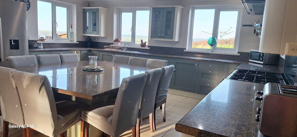 Bunny Meadows Holiday Farmhouse near Carmarthen & Pembrokeshire