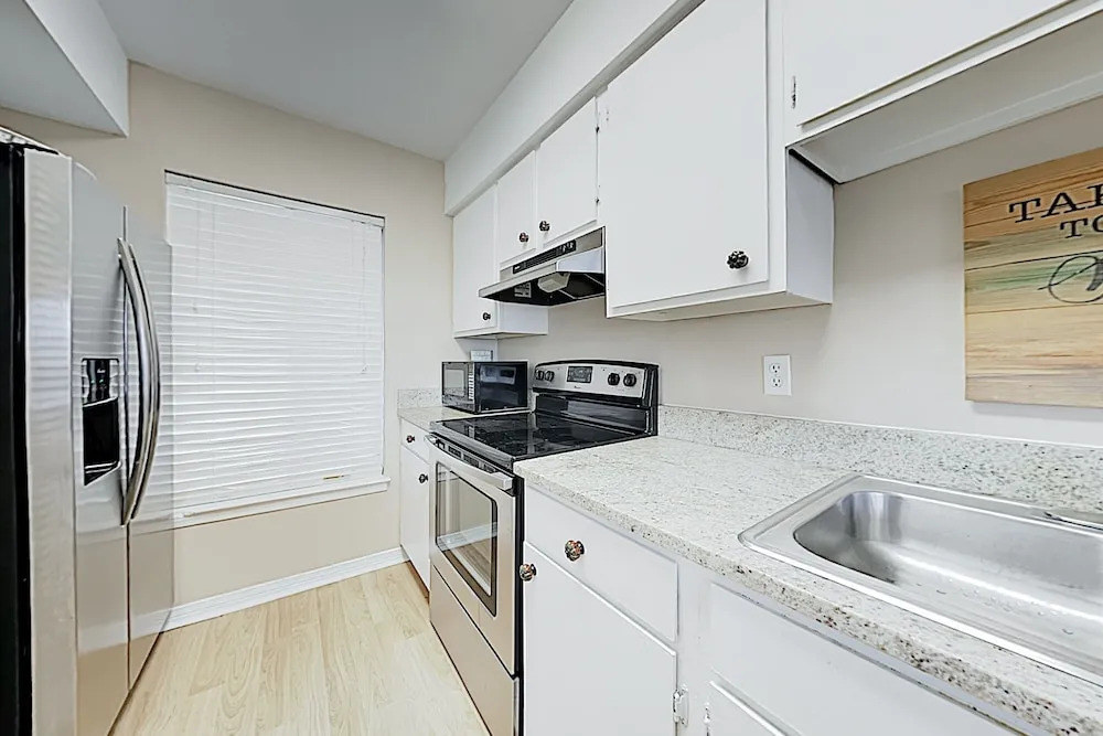 New Listing! Gulf-view : Heated Pool, Hot Tub 2 Bedroom Condo