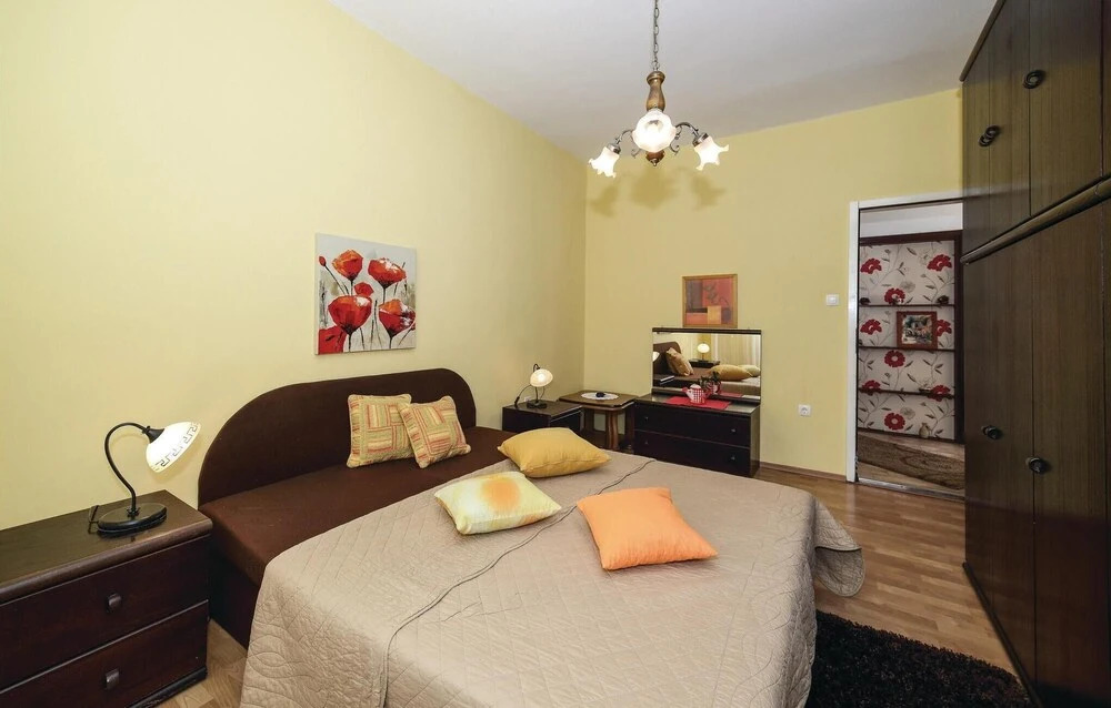 Amazing Home in Brodarica With Wifi and 3 Bedrooms