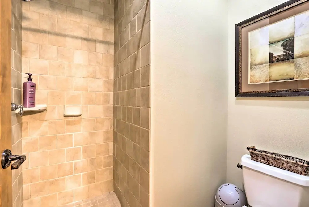 Ski-In/Ski-Out Donnelly Townhome w/ Hot Tub