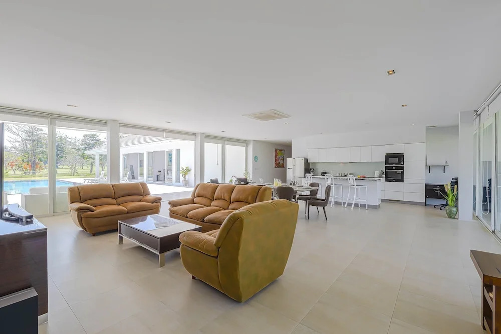 Luxury Modern 4 BR Pool Villa - PH111