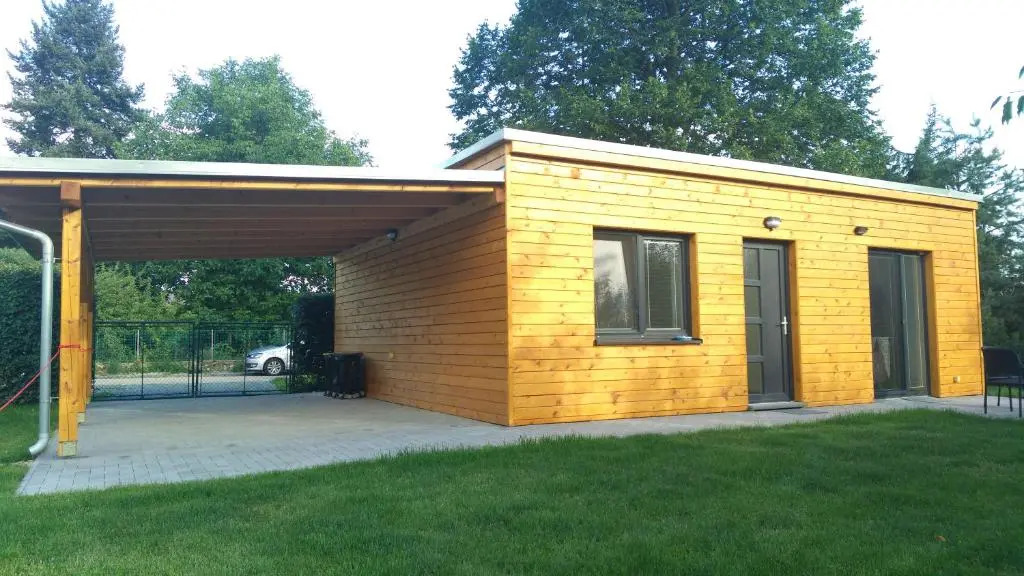 Apartman pod lipou - samostatny objekt - carport