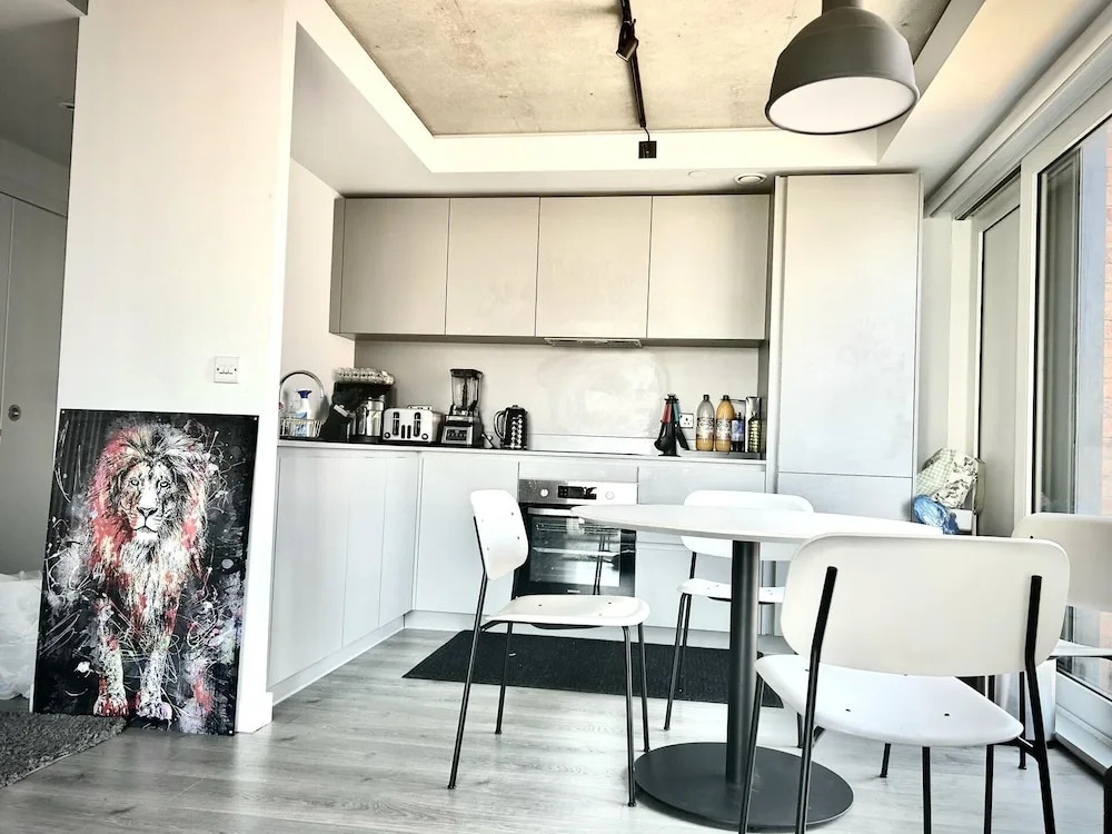 Captivating 2-bed Skyview Apartment in Leeds