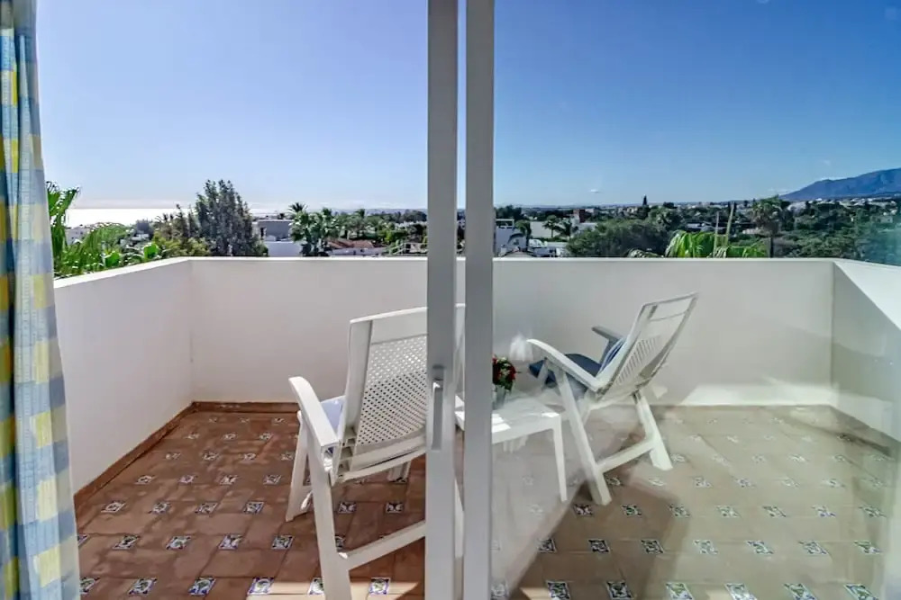 Rg325 - Great 2 Bed Apt, Close to Puerto Banus