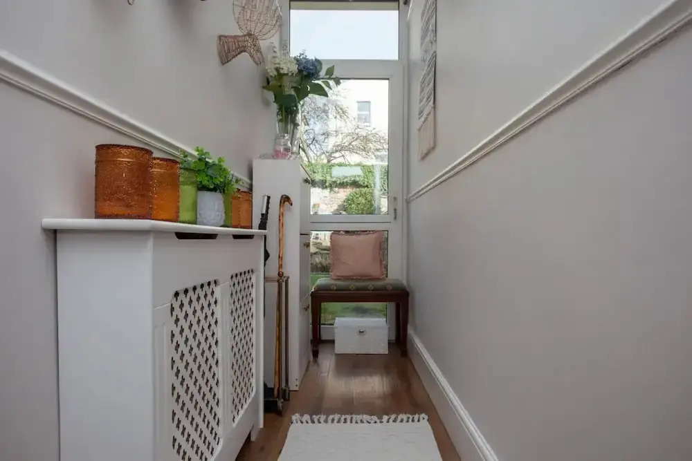 Stylish and Bright 2 Bedroom Flat in Bristol