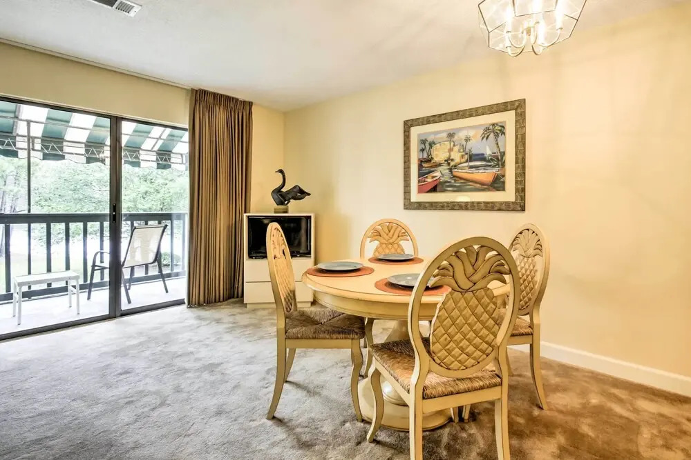 Niceville Condo w/ Pool Access < 8 Mi to Destin!