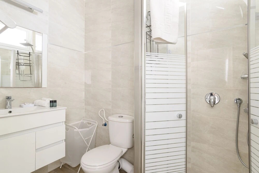 Bright and Fresh Family Home near Beach