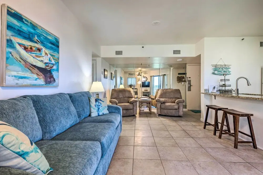 Relaxing Gulf Shores Condo w/ Beach-view Balcony