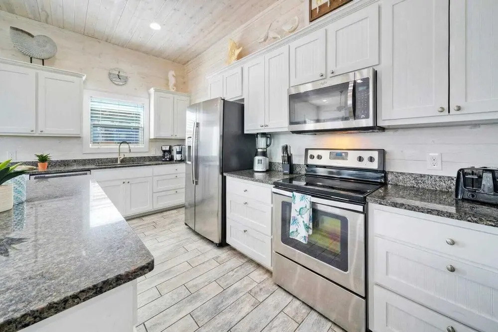 2 Homes in Gulf Village by Avantstay Sleeps 24, 2blocks to the Beach, Pool, Game Room, Patio w/ Outdoor Bar