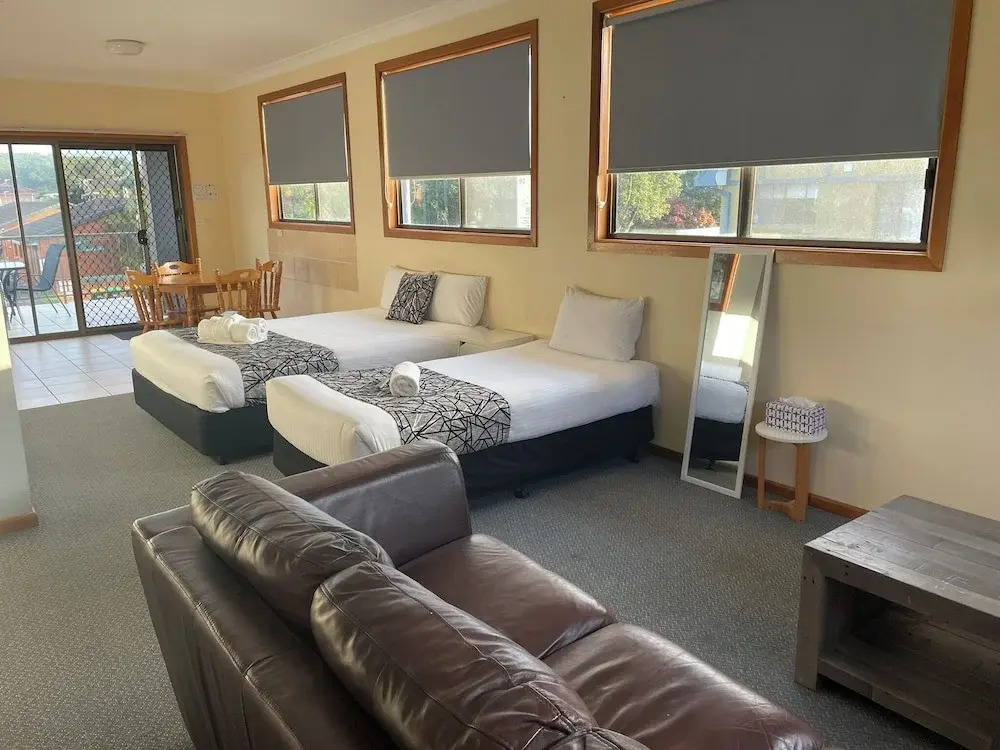 Coastal Bay Motel