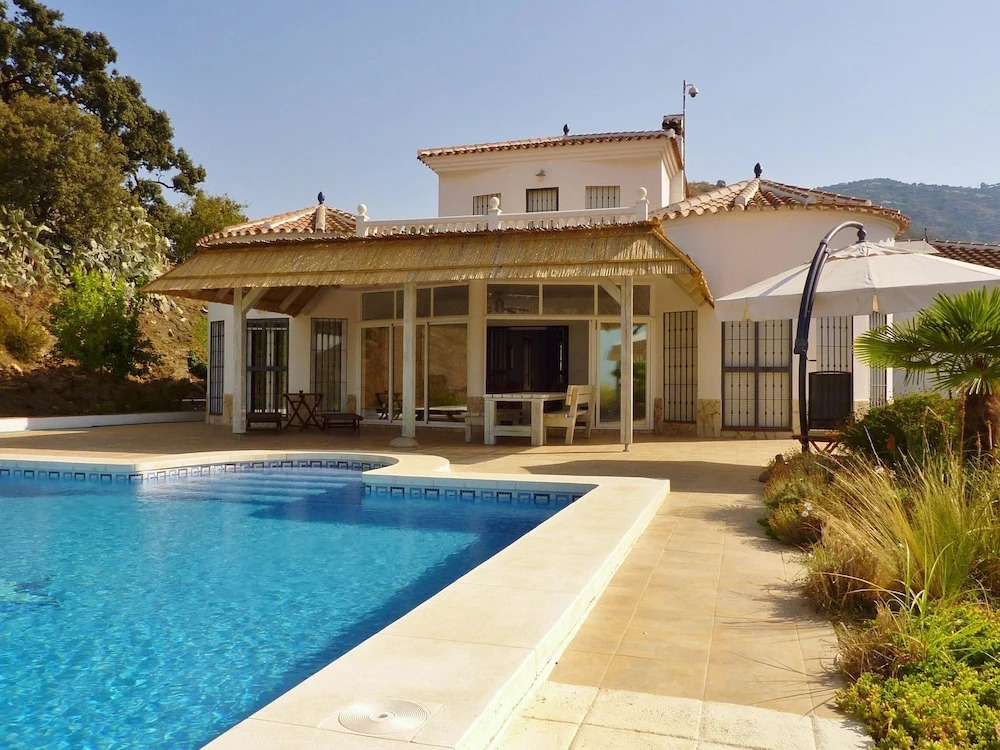 Delightful Villa in Algarrobo with Beach Nearby