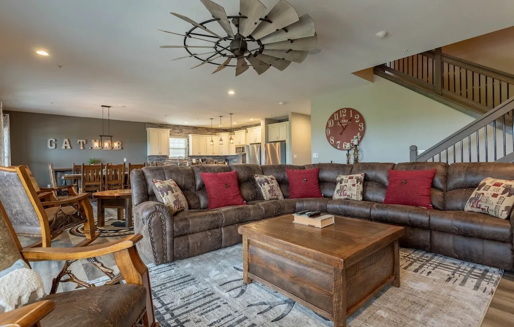 Lakefront Haven - 10 Br Home