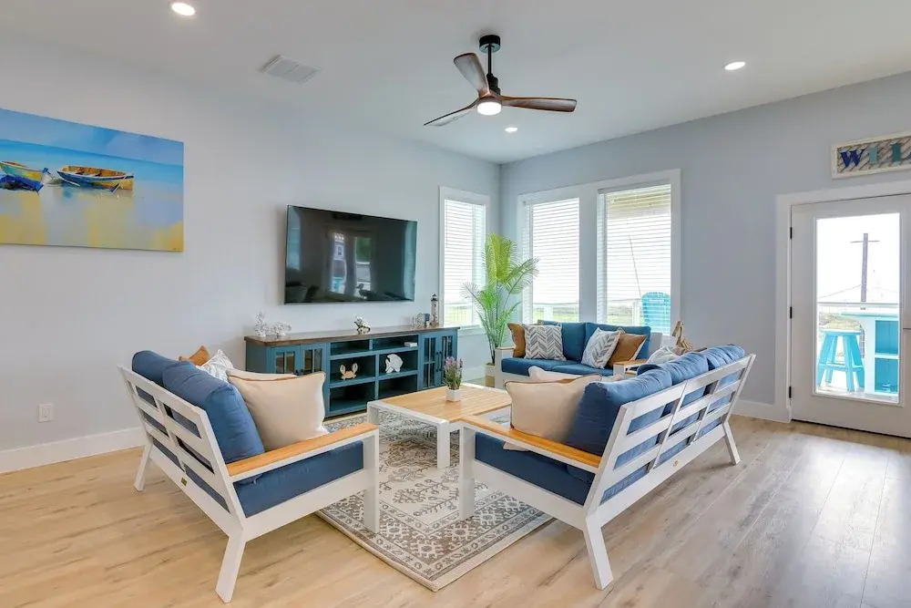 Steps to Beach: Vibrant House in Galveston!