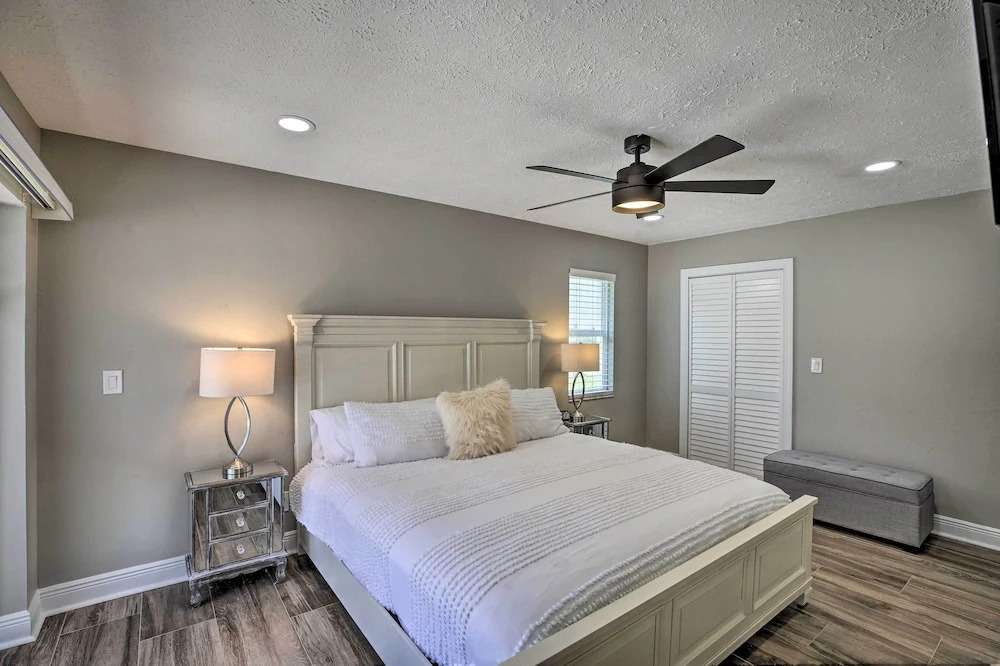 Canal-front Cape Coral Home: Pool & Patio