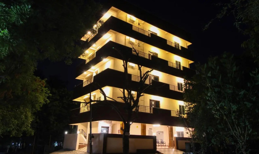 Itsy Hotels Riyas Grand