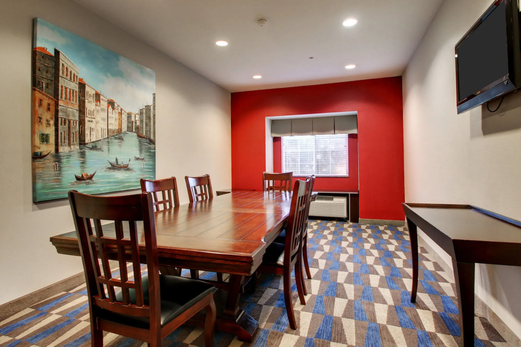 Microtel Inn & Suites by Wyndham Tuscaloosa Near University