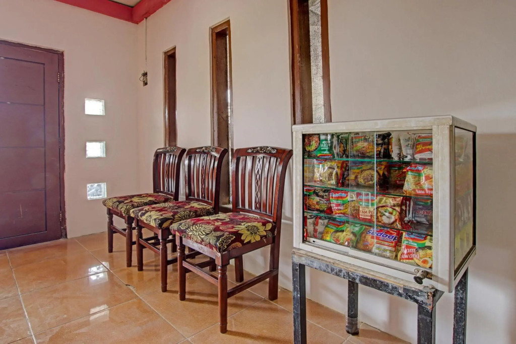 SPOT ON 91506 Guest House Putri Raja