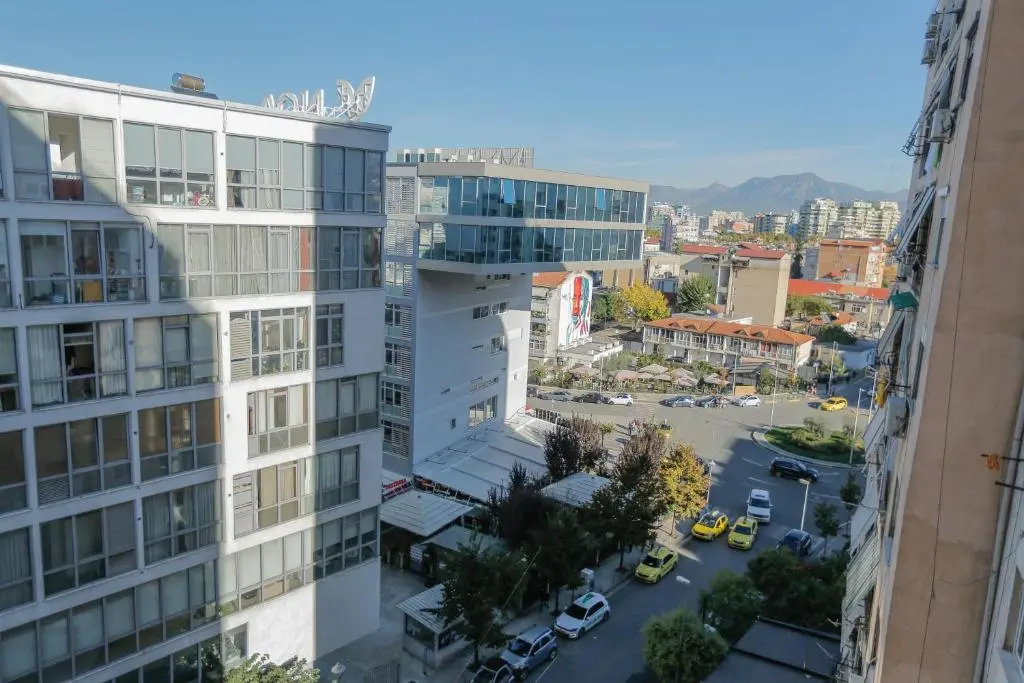 Miku Apartment-Spectacular 1BD At Komuna e Parisit
