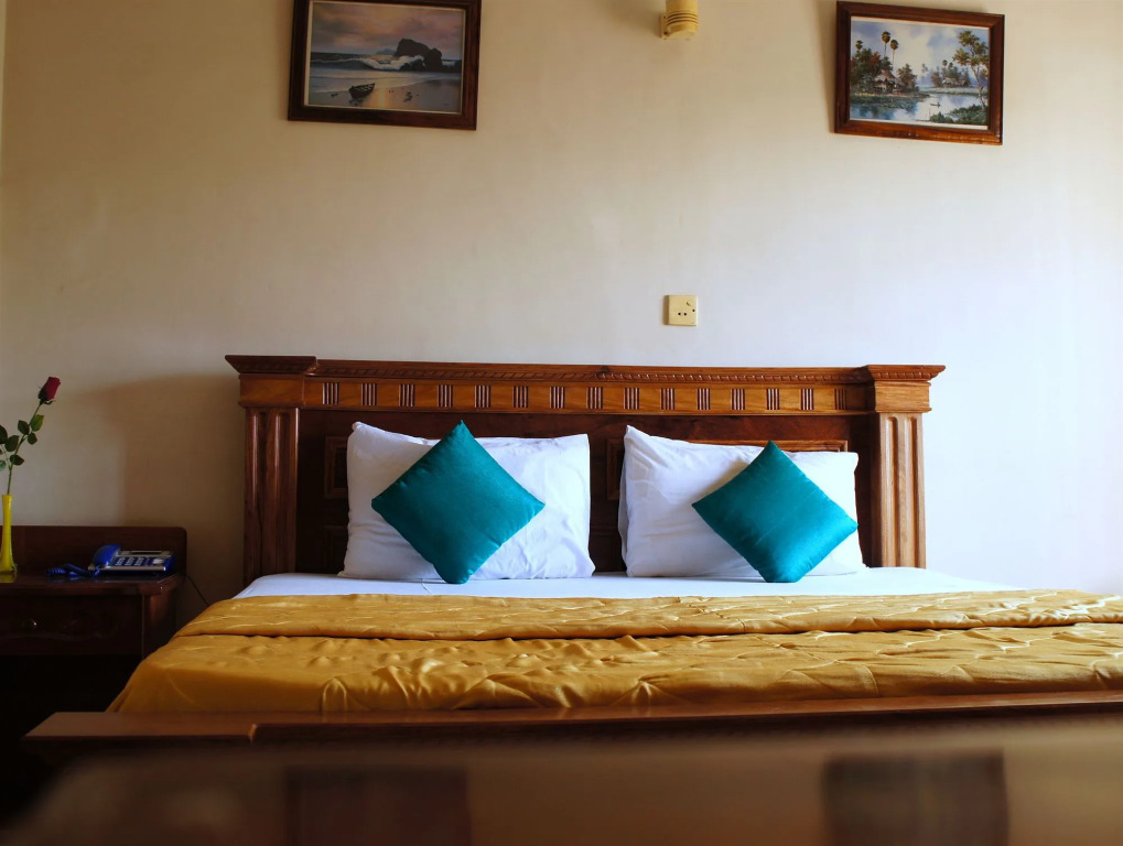 Royal Hotel