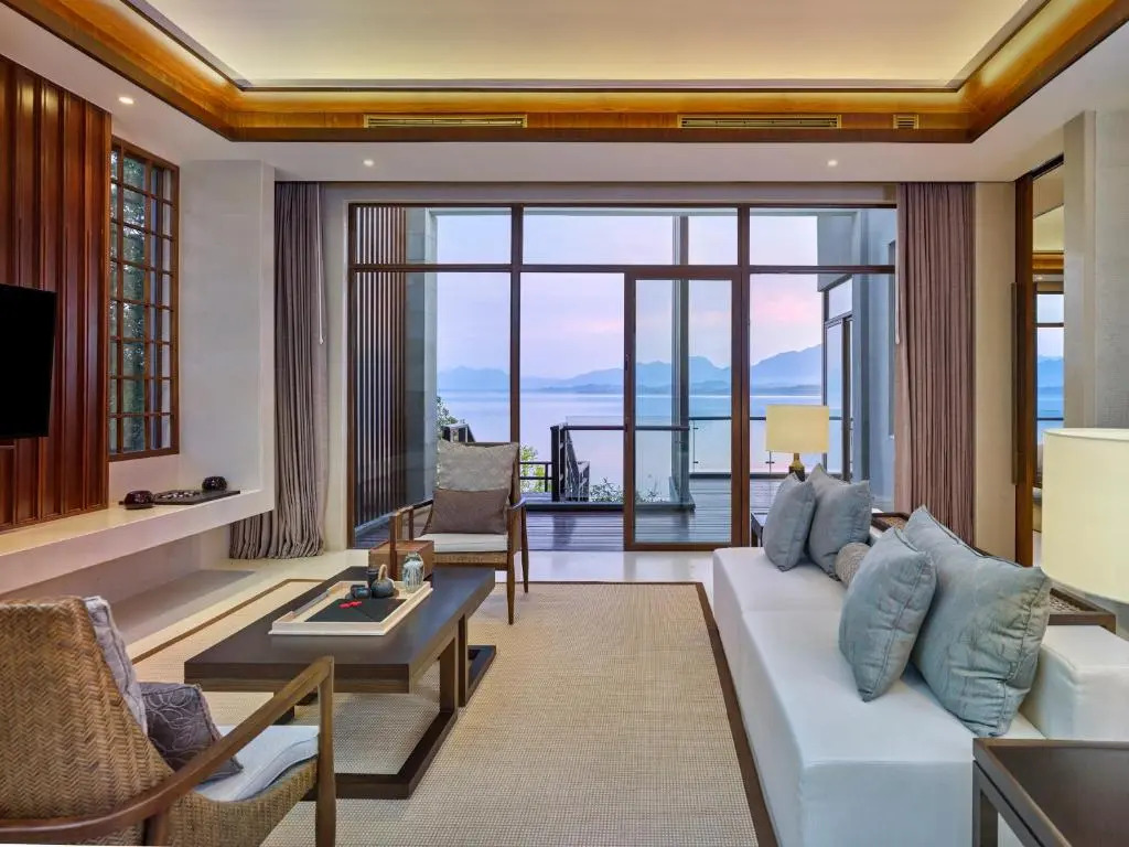 Lushan West Sea Resort, Curio Collection by Hilton