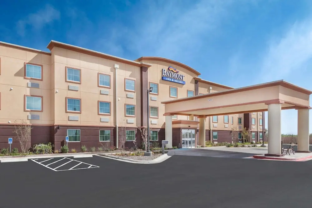 Baymont Inn & Suites Midland Center