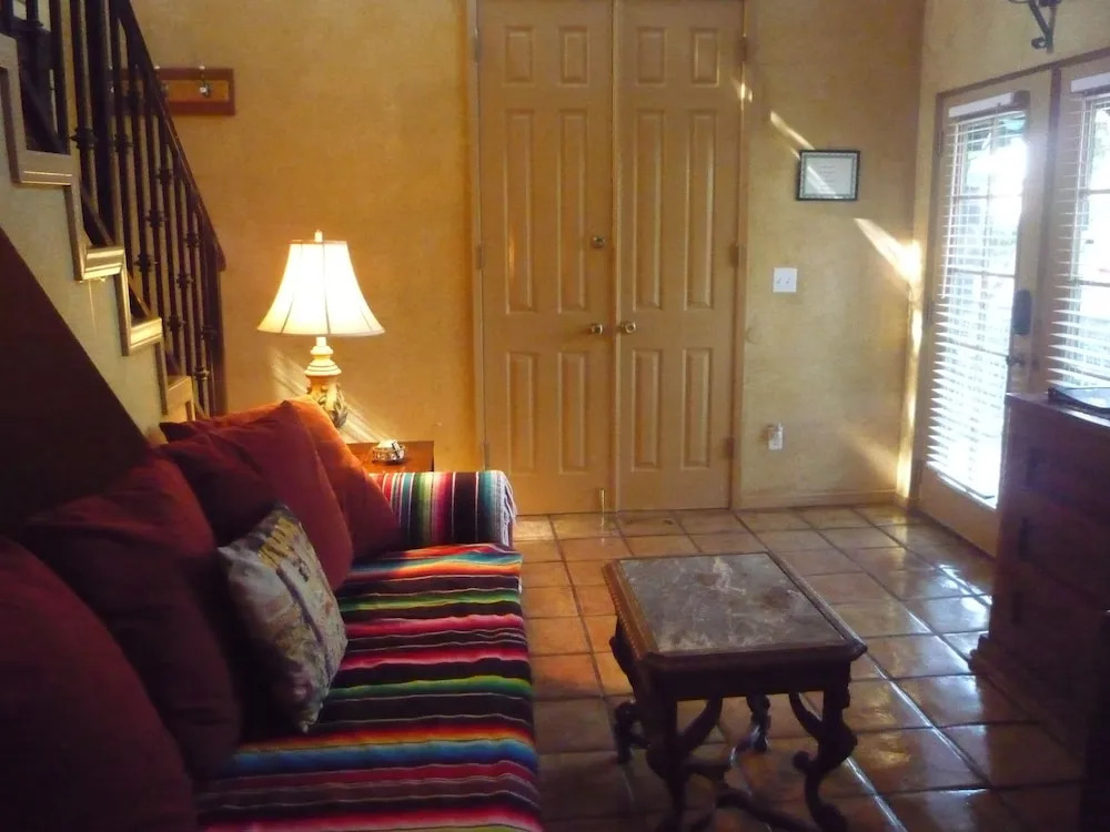 Woodland Hills Calabasas Guesthouses