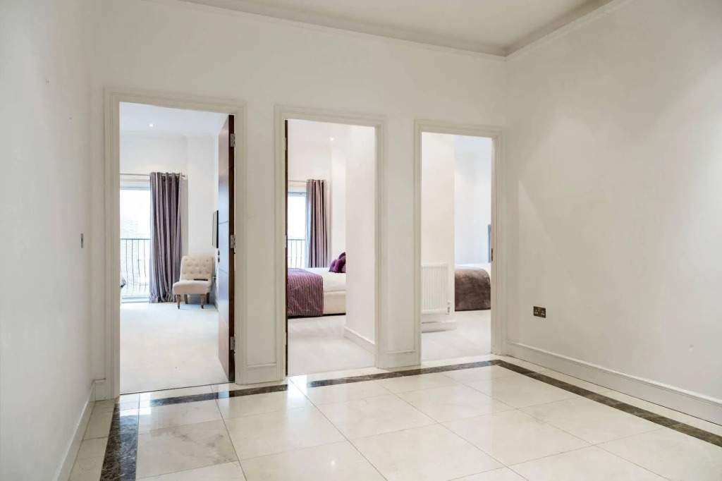 City Courtyard Apartments & Penthouse