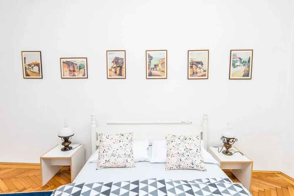 2bdr Apartment with the Balcony View-Best Location