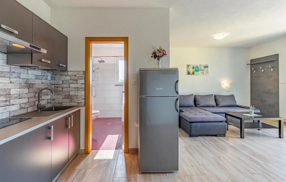 Beautiful Apartment in Pomer With 1 Bedrooms and Wifi