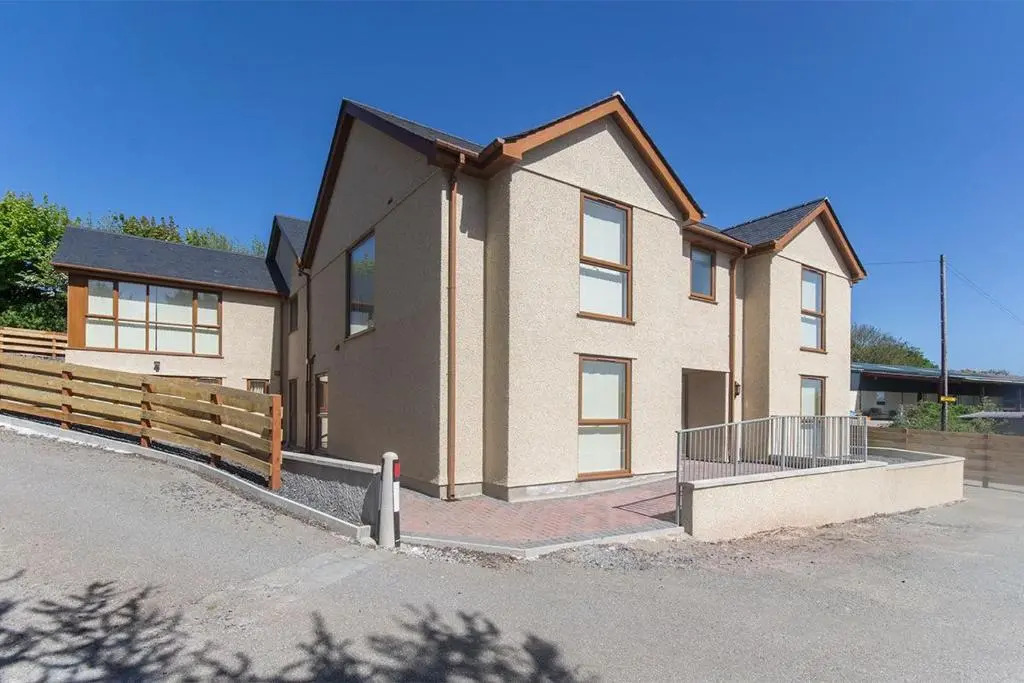 Hendy - First Floor Apartment
