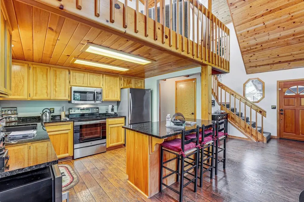 Blue Lake Mountain Retreat w/ Lake & Pool Access
