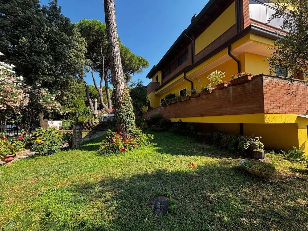 Cozy villa with garden near the sea
