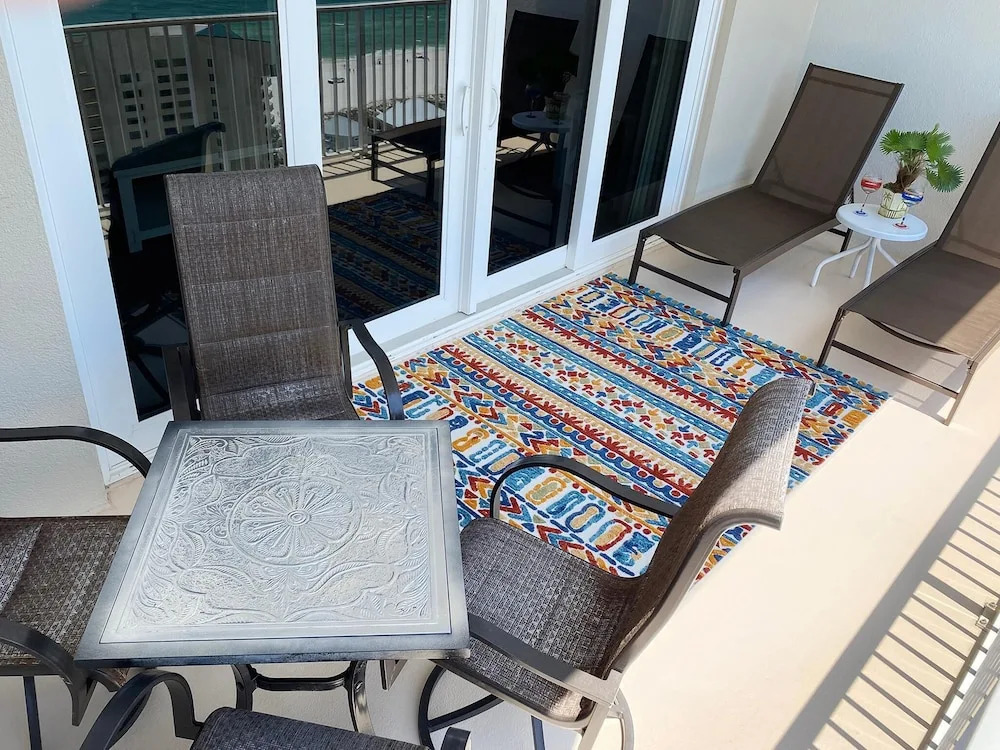 Laketown Wharf 2118
