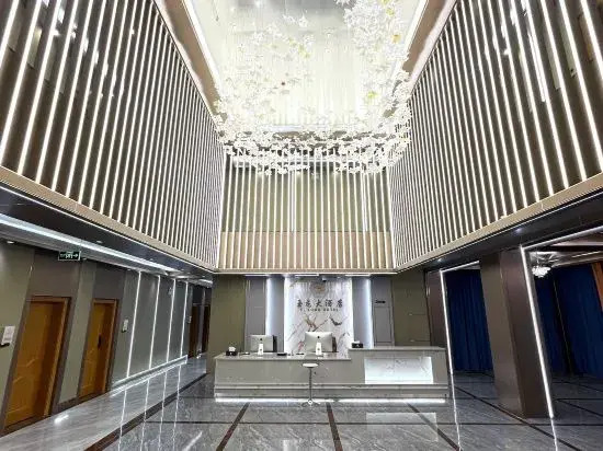 Yulong Grand Hotel (Ganzi Litang)