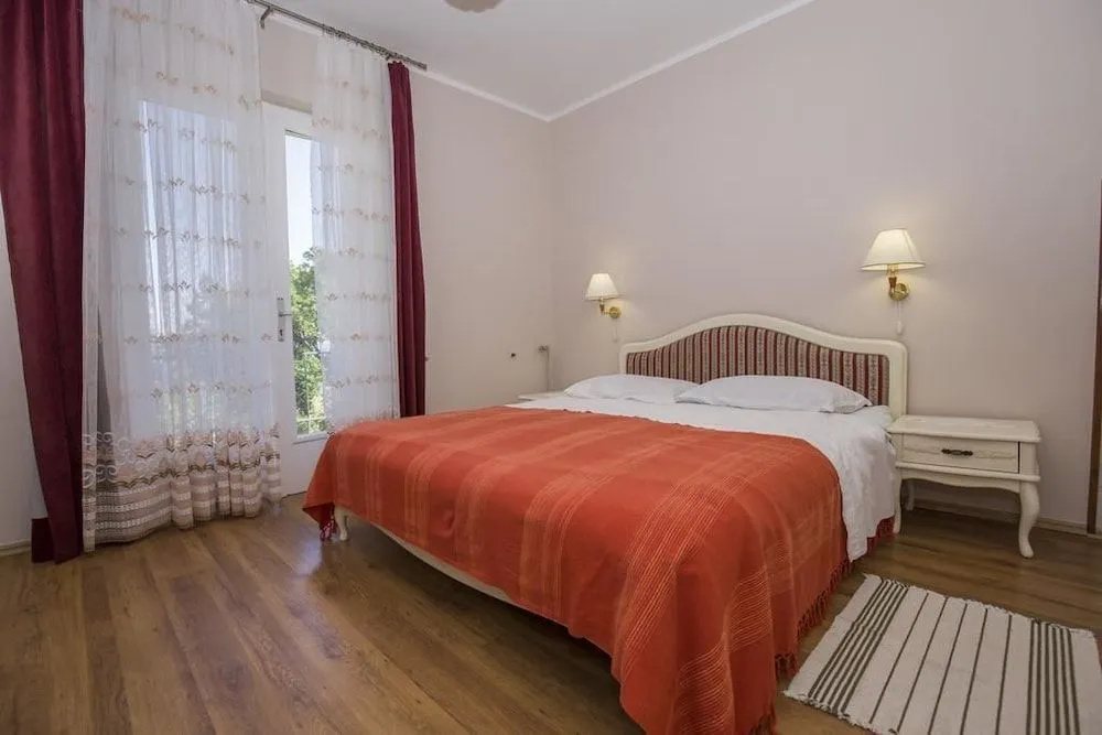 Apartments & Rooms Ribarić