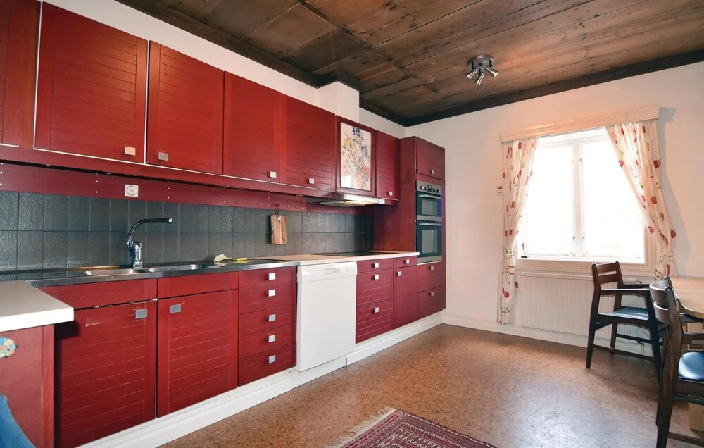 Awesome Home In Tidaholm With Kitchen
