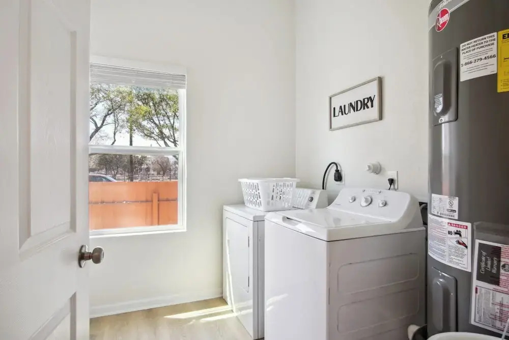 Sleek 4br/3ba Urban Living w/ Downtown Views!