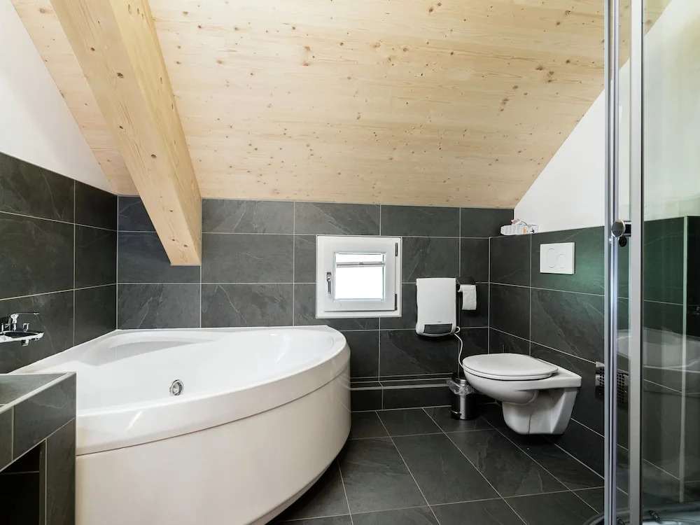 Welcoming Chalet With hot tub