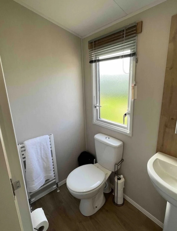 2 Bed - Sleeps 6 - 15min Walk to Beach