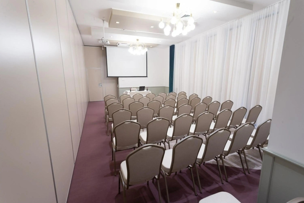Hotel Fenyõ Conference & Spa