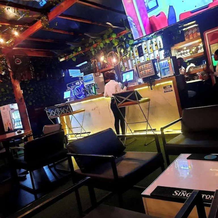 Montcrest Hotel & Lounge