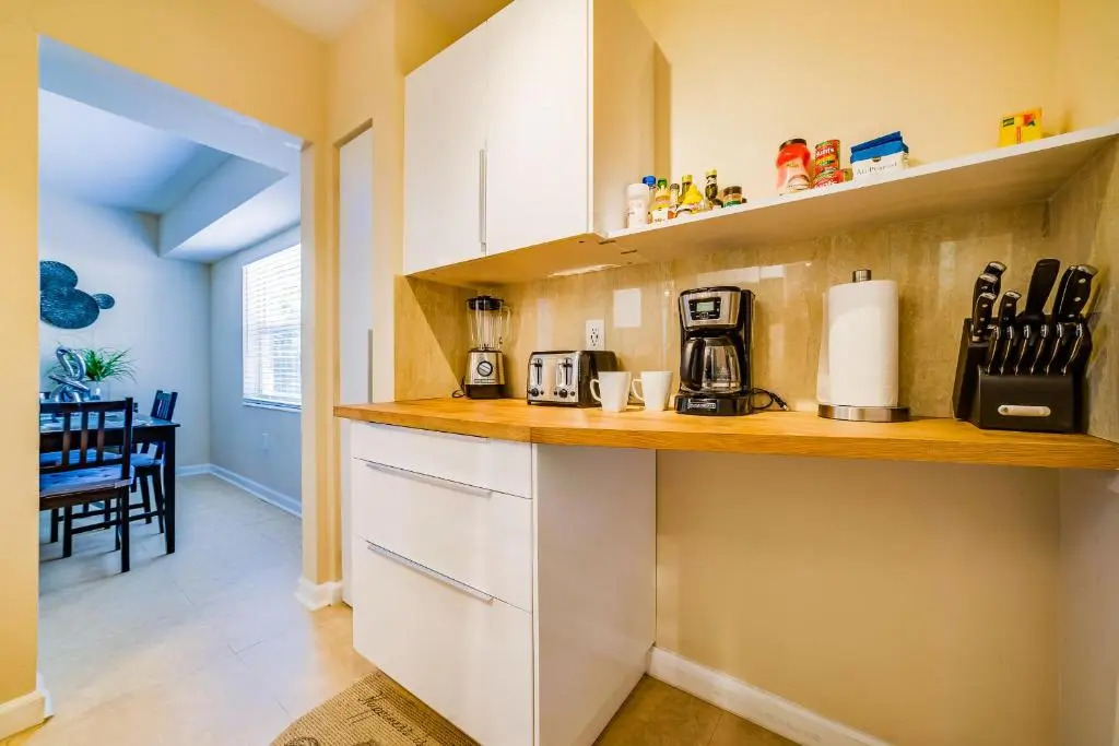 Hainsley Apartments at 1115