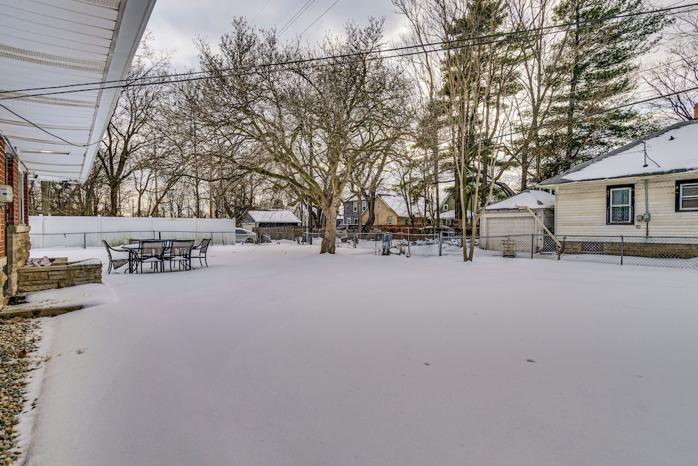 1 Mi to Butler! Family-friendly Indianapolis Home